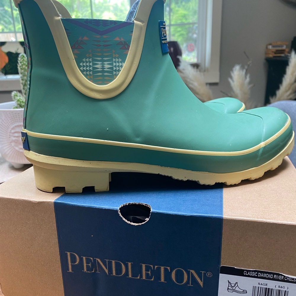 Pendleton short rain boots